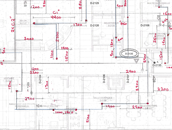 Exemple de plan manuscrit avec conduits et boîtes pour conversion Revit